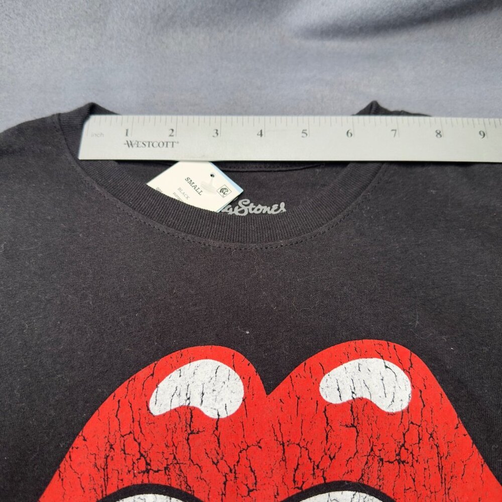 Rolling Stones Small T-Shirt Vampire Tongue Graphic Black Graphic Distressed New - Picture 5 of 9